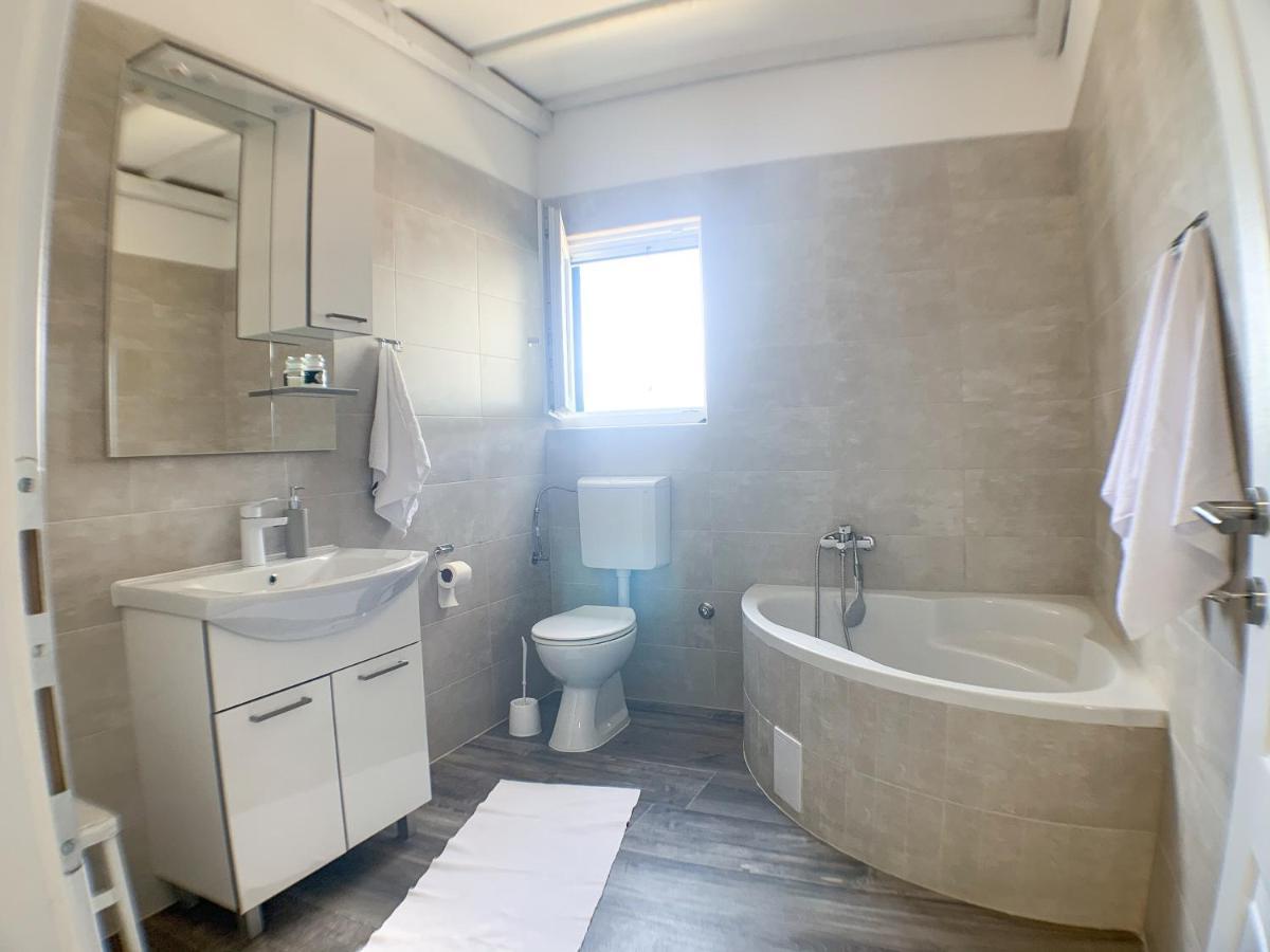 Apartmani Carnizza Ražanac المظهر الخارجي الصورة